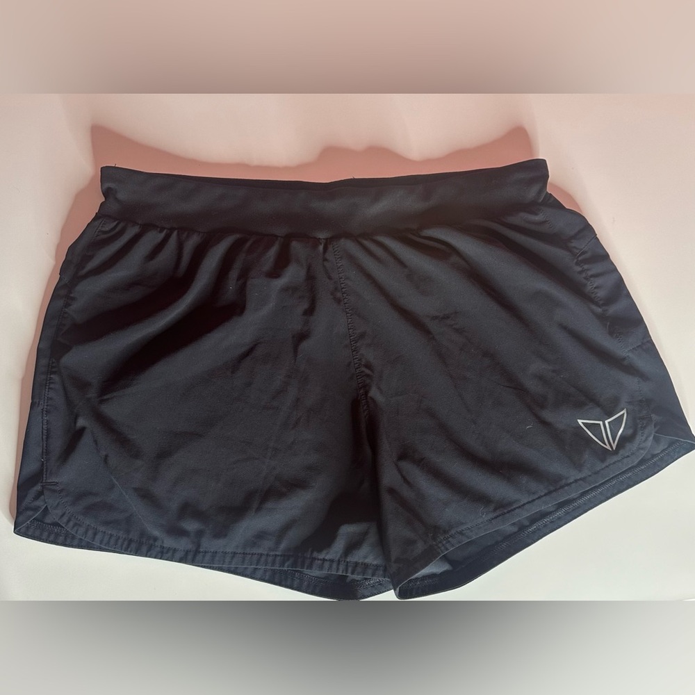 Women’s korsa black 3” activewear shorts in size medium